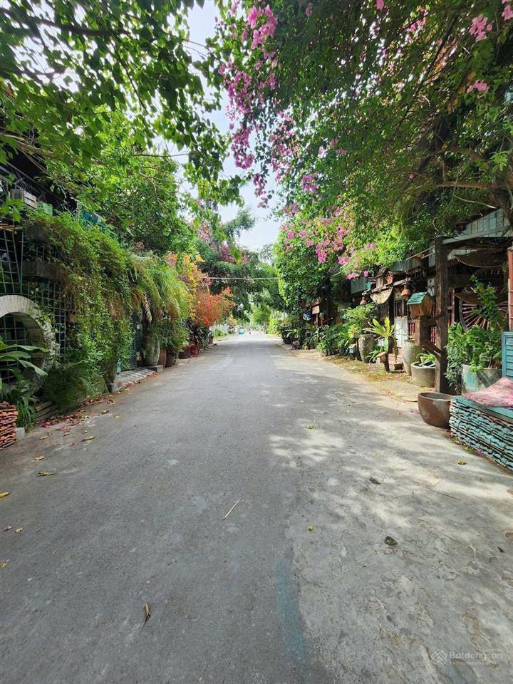 Cần bán gấp biệt thự làng đại học khu b, dt 6,8x20,5m 1 trệt 2 lầu. sổ hồng hoàn công.giá 9,7 tỷ