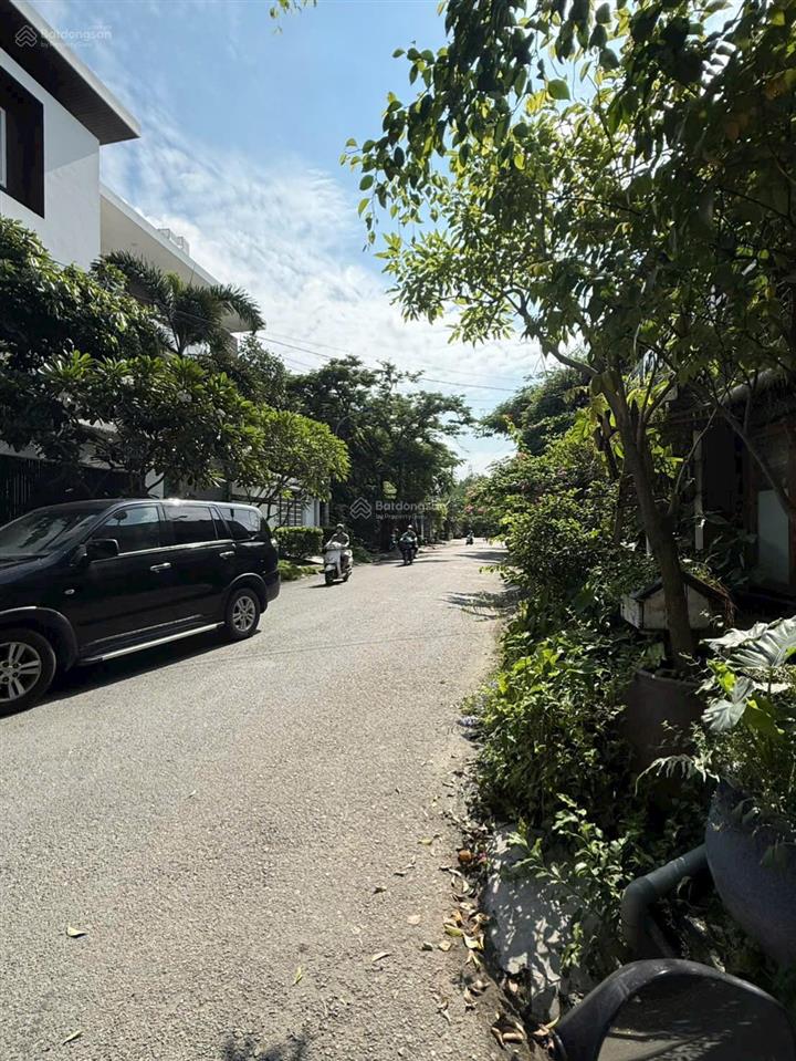 Cần bán gấp biệt thự làng đại học khu b, dt 6,8x20,5m 1 trệt 2 lầu. sổ hồng hoàn công.giá 9,7 tỷ