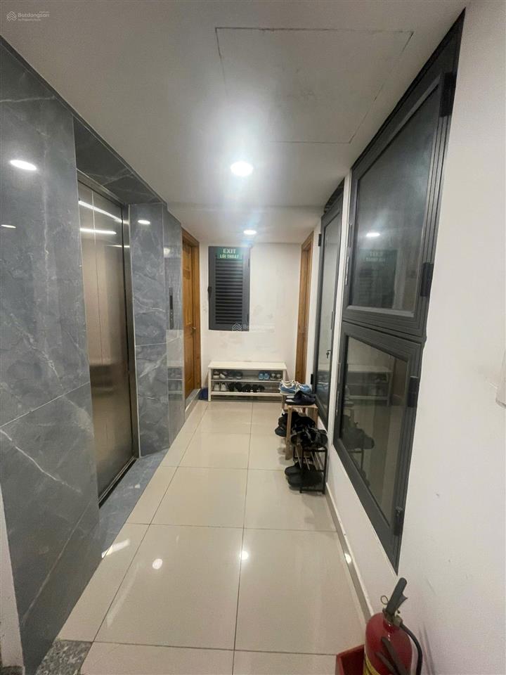 Bán tòa nhà dịch vụ làng đại học khu abc, 10x25m 1 hầm 1 trệt 4 lầu sân thượng, thu nhập 130tr/th