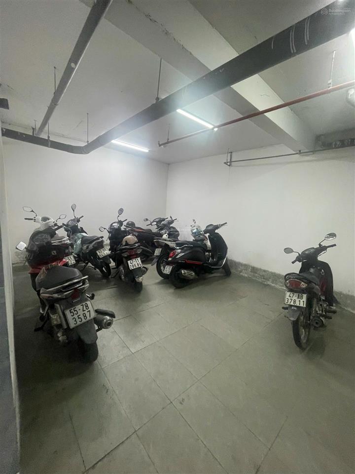 Bán tòa nhà dịch vụ làng đại học khu abc, 10x25m 1 hầm 1 trệt 4 lầu sân thượng, thu nhập 130tr/th
