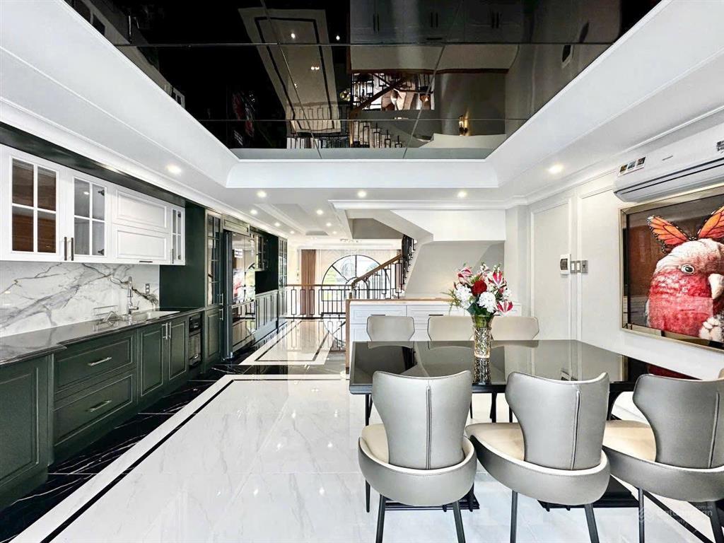 Bán nhà kdc 1181, phước kiển, nhà bè, dt 5x16, 1 trệt, lửng 2,5 lầu. giá 10 tỷ