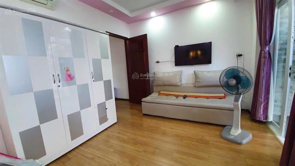 Bán nhà khu dân cư làng đại học abc. dt 6,5 x 13. 1 trệt 2 lầu, 4 phòng ngủ. sổ hồng. giá 8,8 tỷ