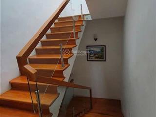 Bán nhà khu dân cư làng đại học abc. dt 6,5 x 13. 1 trệt 2 lầu, 4 phòng ngủ. sổ hồng. giá 8,8 tỷ