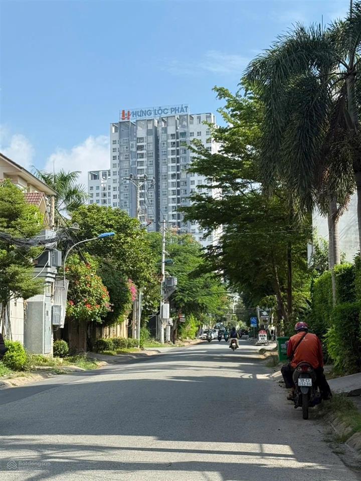 Bán đất sổ đỏ đường thông làng đại học abc phước kiển, nhà bè. dt 5x25. hướng đông. giá 10 tỷ