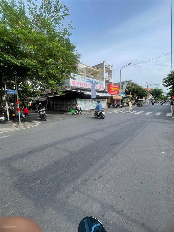 Cho thuê căn góc 2 mặt tiền đường lâm văn bền, quận 7, ngang 18 mét dài 7 mét. giá 100 triệu/tháng