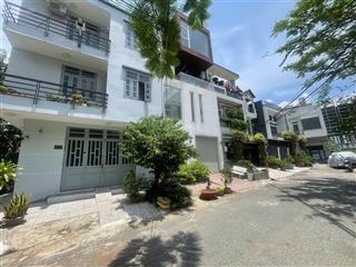 Cho thuê nhà nguyên căn làng đại học abc, diện tích 5 x 20, 1 trệt 2 lầu cọc 2 tháng. giá 18tr/th