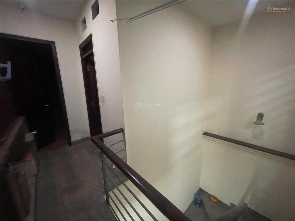Cho thuê nhà nguyên căn làng đại học abc, diện tích 5 x 20, 1 trệt 2 lầu cọc 2 tháng. giá 18tr/th
