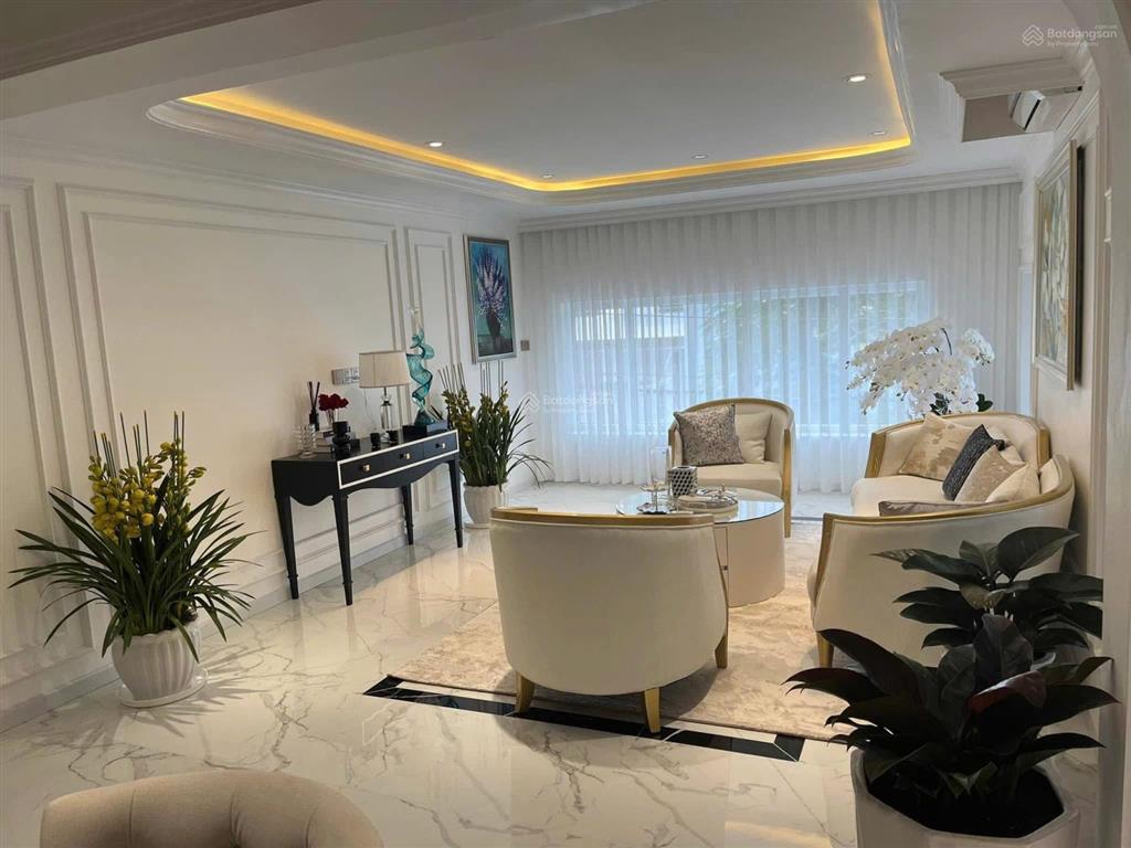 Bán biệt thự như hình đường thông làng đại học abc. dt 10x25m. 1 trệt lửng 3 lầu. giá 27 tỷ