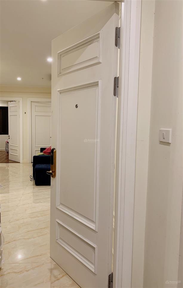 Cho thuê căn hộ 4 phòng ngủ  đội cấn  vạn bảo