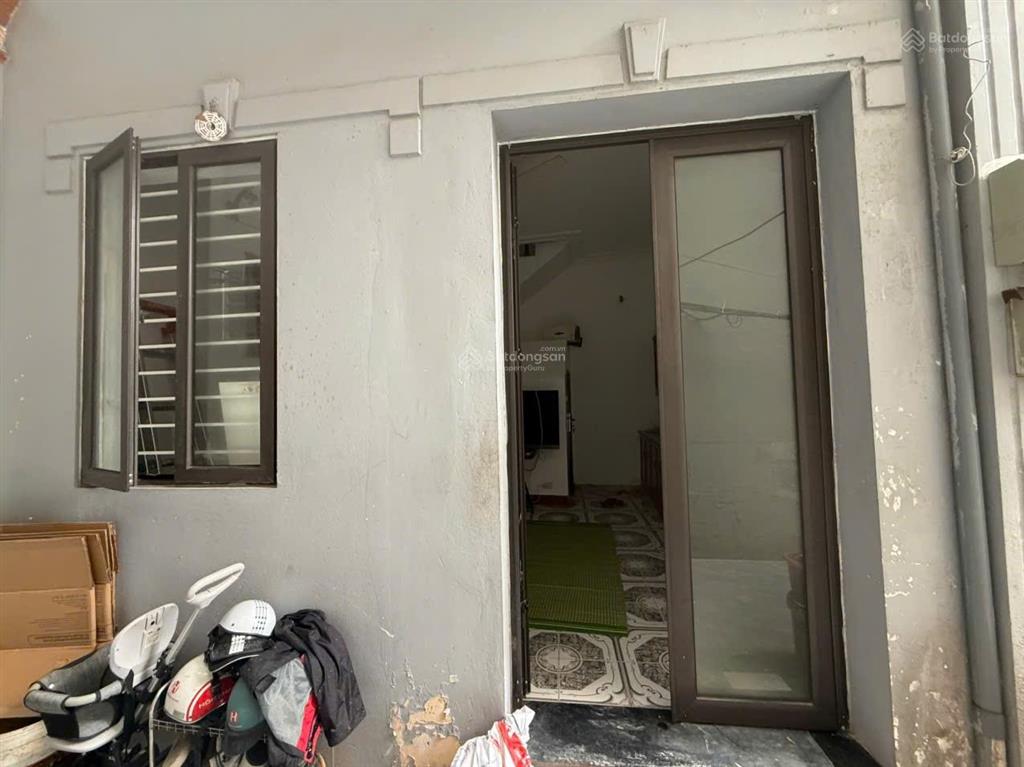 Cho thuê nhà ngõ 11 tô ngọc vân, quảng an, tây hồ