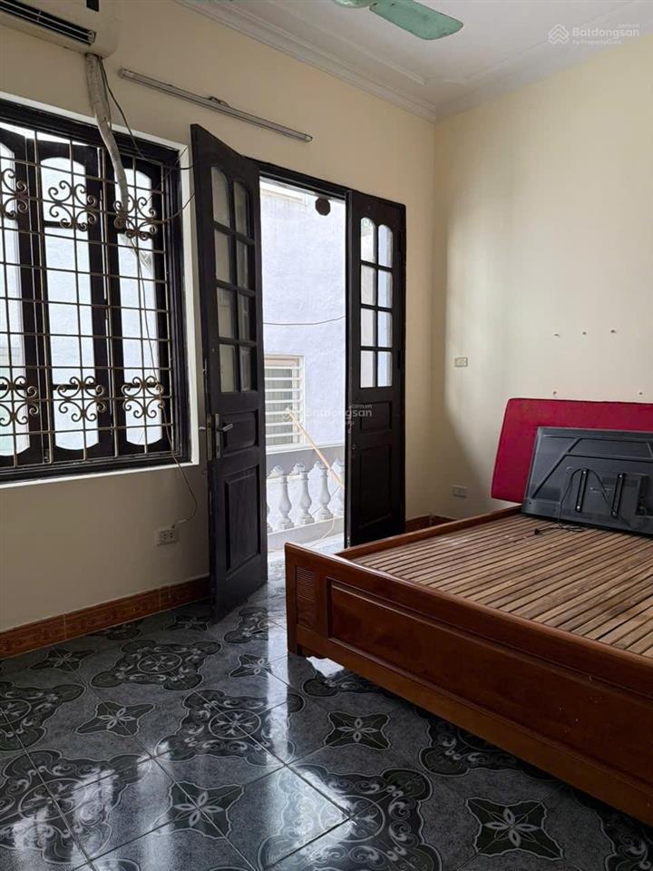 Cho thuê nhà ngõ 11 tô ngọc vân, quảng an, tây hồ