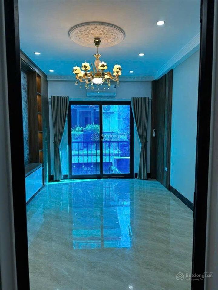 Bán nhà nhỉnh 9,x tỷ + nguyễn văn huyên dt 35m2x5t sổ đỏ chính chủ