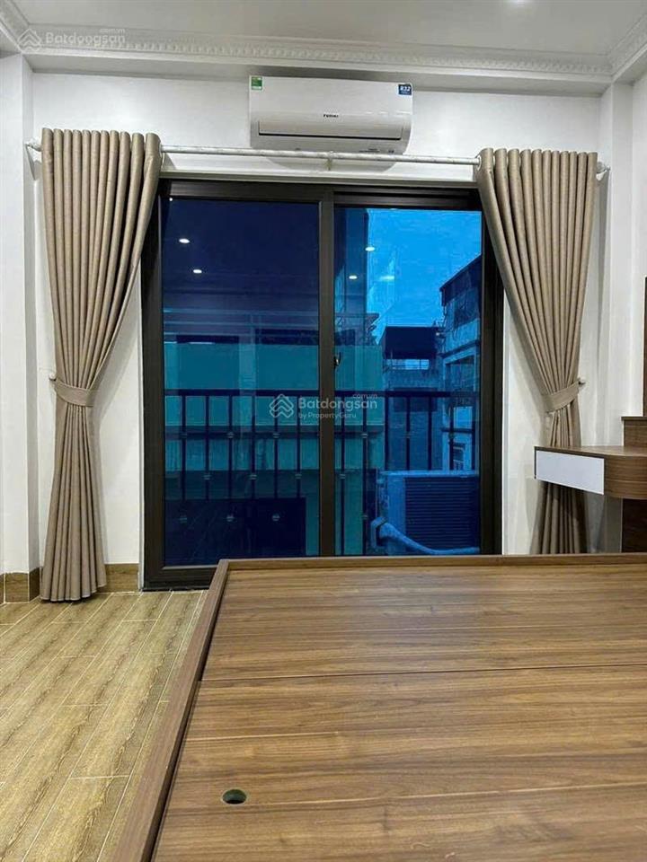 Bán nhà nhỉnh 9,x tỷ + nguyễn văn huyên dt 35m2x5t sổ đỏ chính chủ