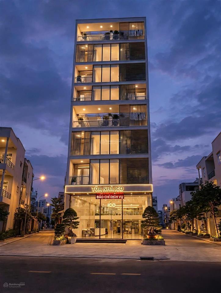 Siêu phẩm  nguyễn văn huyên  căn góc 3 thoáng  8 tầng thang máy + dt 68m x 8t  sổ đỏ chính chủ