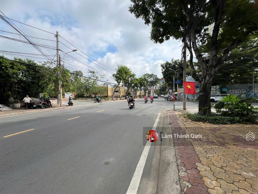 Bán nhà mt nguyễn văn hưởng, 9x25m, 2 lầu, sân thượng, 5pn, 4wc, gần trường quốc tế bis 90 tỷ