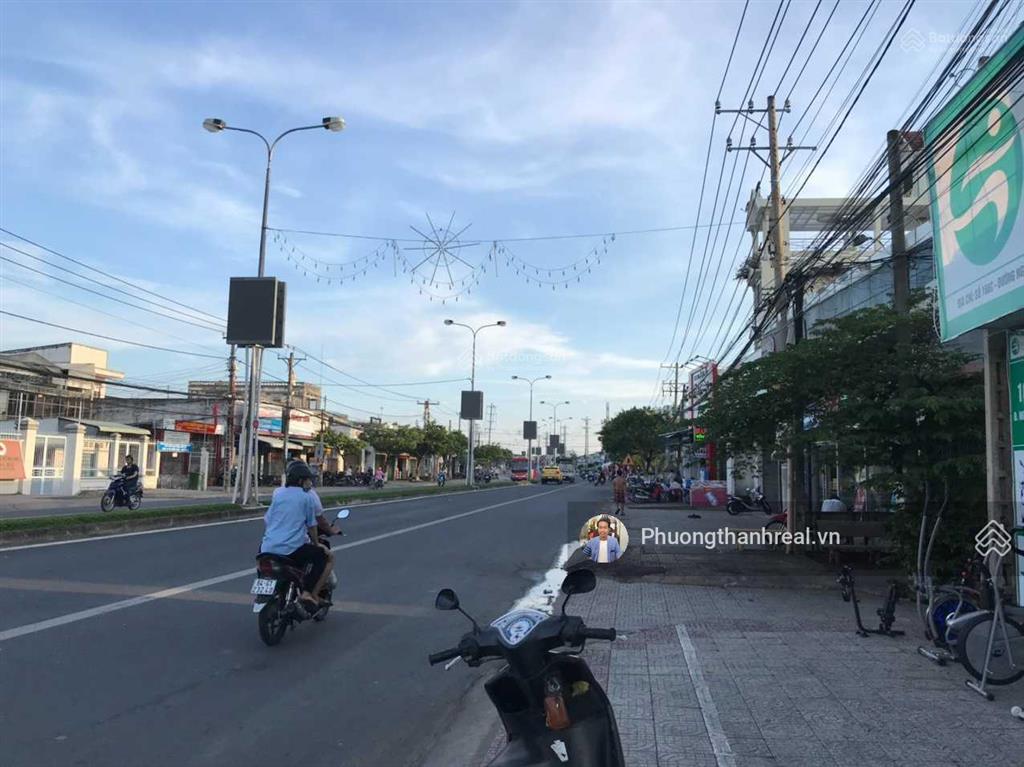 Bán nhà mt quốc lộ 57, gần bệnh viện đa khoa vĩnh long, 1500m2, 20 phòng cho thuê, 22 tỷ