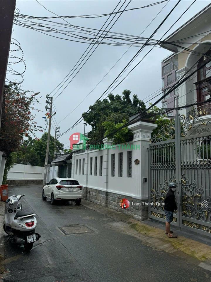 Bán villa quốc hương, 14x23, 1 hầm, 2 lầu, st, 5pn, có hồ bơi, nhà đẹp 70 tỷ
