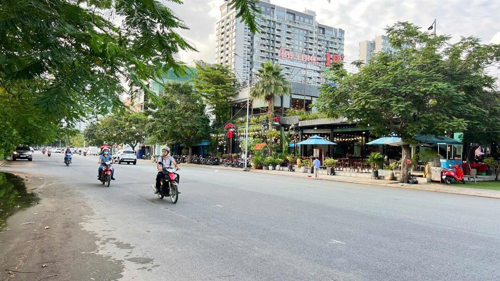 Cho thuê nhà mt trần quý kiên, 10x24, 1 hầm 7 tầng, 330 triệu/tháng