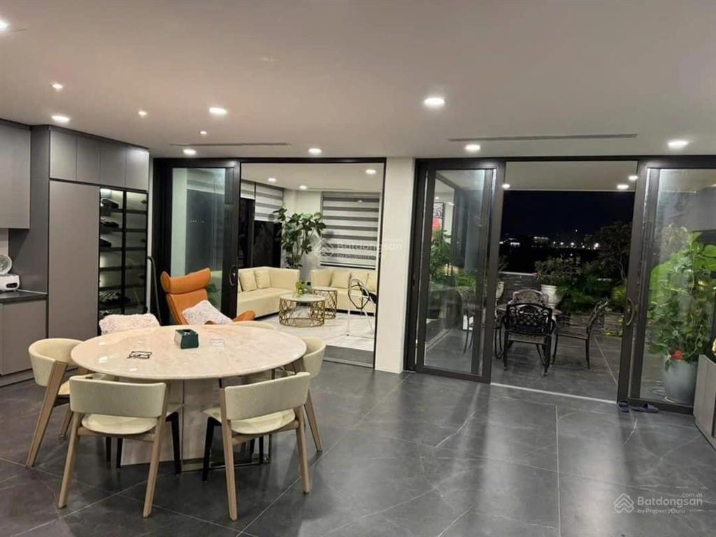 Cho thuê nhà mt trần quý kiên, 10x24, 1 hầm 7 tầng, 330 triệu/tháng