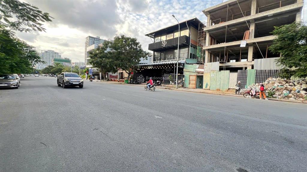 Cho thuê nhà mt trần quý kiên, 10x24, 1 hầm 7 tầng, 330 triệu/tháng