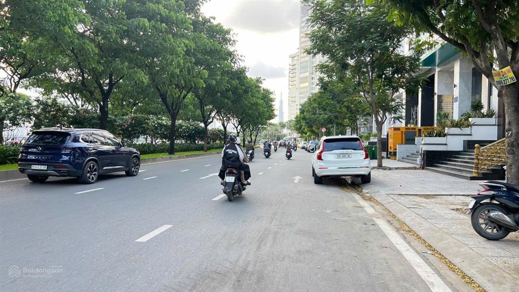 Cho thuê nhà mt trần quý kiên, 10x24, 1 hầm 7 tầng, 330 triệu/tháng