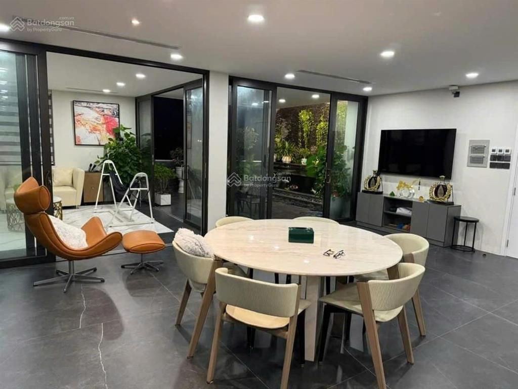 Cho thuê nhà mt trần quý kiên, 10x24, 1 hầm 7 tầng, 330 triệu/tháng