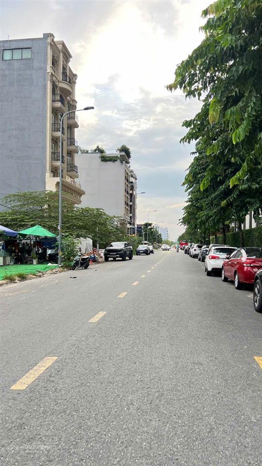 Cho thuê nhà mt nguyễn thanh sơn, 8x20, 1 hầm, 6 tầng, giá thuê 130 triệu/tháng