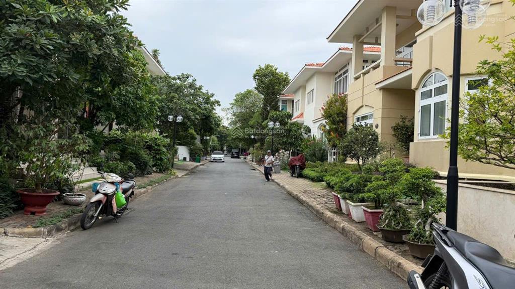 Bán biệt thự phú gia, 1 hà huy tập, phú mỹ hưng, quận 7, 330m2, 1 hầm, 3 tầng