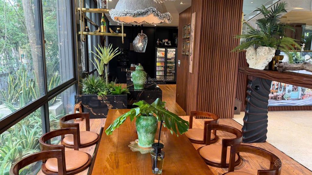 Bán biệt thự phú gia, 1 hà huy tập, phú mỹ hưng, quận 7, 330m2, 1 hầm, 3 tầng