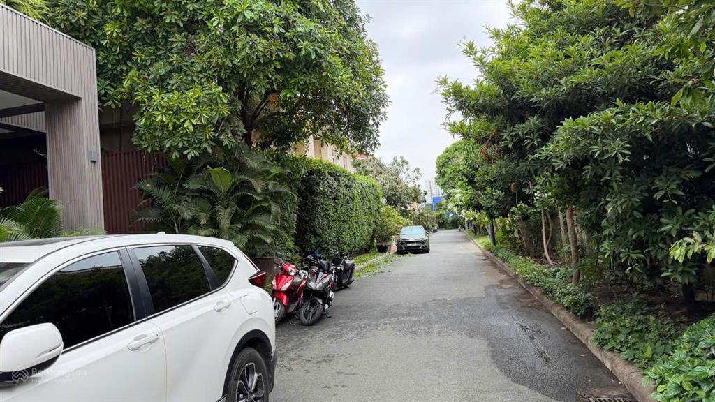 Bán biệt thự phú gia, 1 hà huy tập, phú mỹ hưng, quận 7, 330m2, 1 hầm, 3 tầng