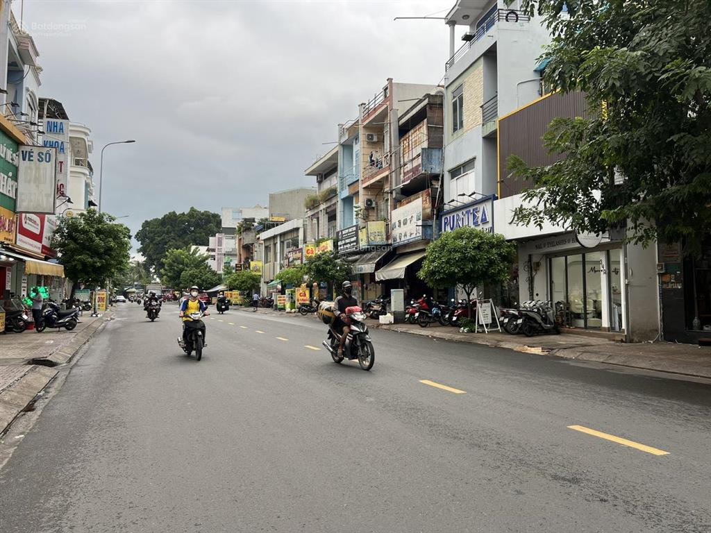 Bán nhà mt tân sơn nhì, 5x6, 2 lầu, 3pn, nhà đẹp, 8.5 tỷ