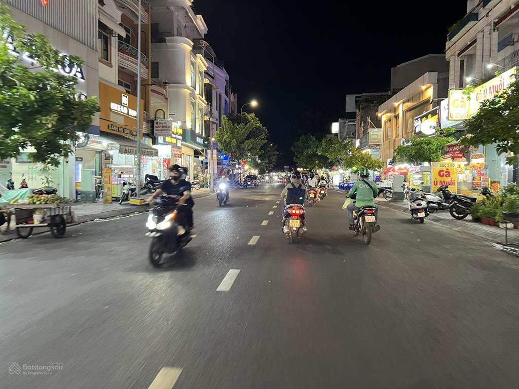 Bán nhà mt tân sơn nhì, 5x6, 2 lầu, 3pn, nhà đẹp, 8.5 tỷ