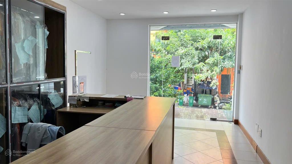 Bán nhà nguyễn văn hưởng, 8x25, 200m2, 1 hầm, 4 tầng, 10pn, gần trường bis, 75 tỷ