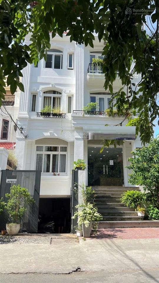 Bán nhà nguyễn văn hưởng, 8x25, 200m2, 1 hầm, 4 tầng, 10pn, gần trường bis, 75 tỷ