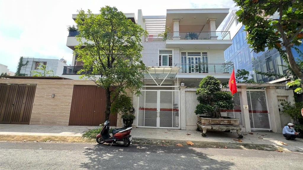 Bán biệt thự bùi tá hán, 11x20, 223m2, 1 hầm, 3 tầng, 5pn, nhà đẹp, 56 tỷ