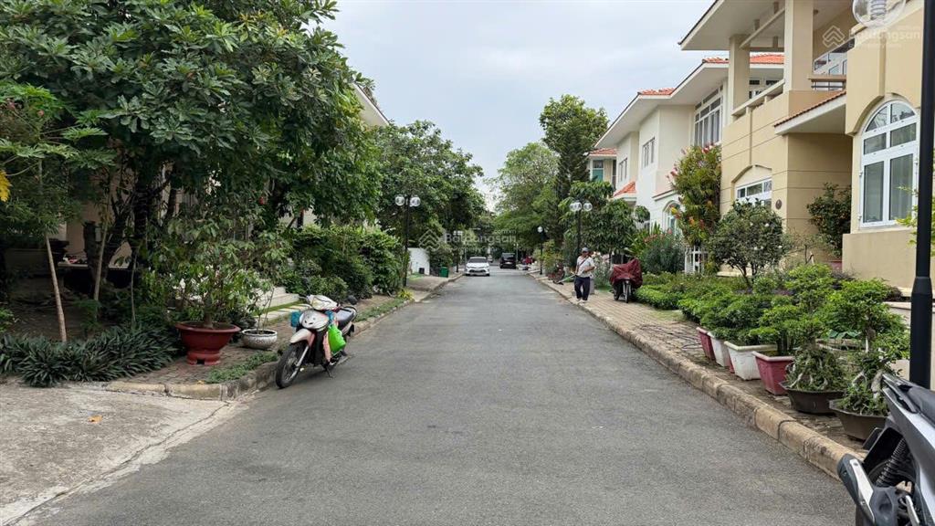 Bán biệt thự phú gia, phú mỹ hưng, 17.5x19, 331m2, 1 hầm, 3 tầng, 6pn, 150 tỷ
