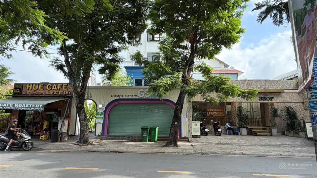 Cho thuê nhà mt xuân thủy, 9x30, 270m2, 1 hầm, 6 tầng, 400 triệu/tháng