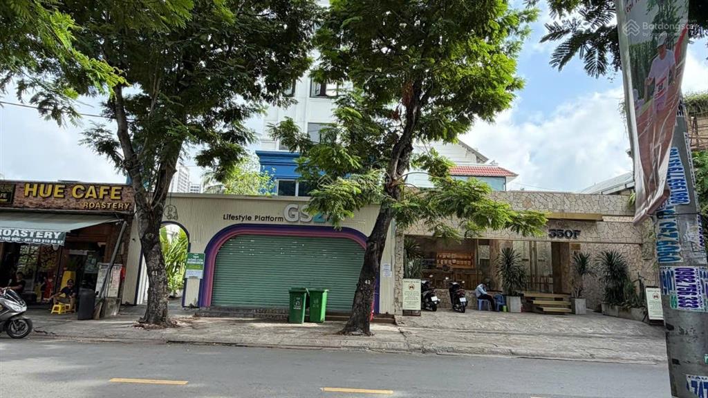 Cho thuê nhà mt xuân thủy, 9x30, 270m2, 1 hầm, 6 tầng, 400 triệu/tháng