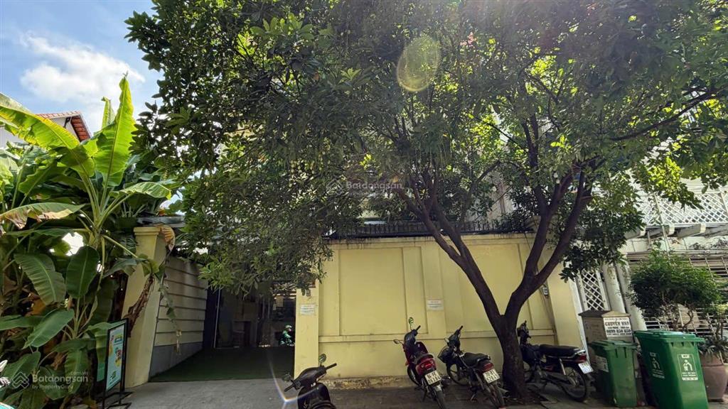 Cho thuê nhà hẻm 216 nguyễn văn hưởng, 10x20, 2 lầu, 4pn, nhà đẹp, 105 triệu/tháng