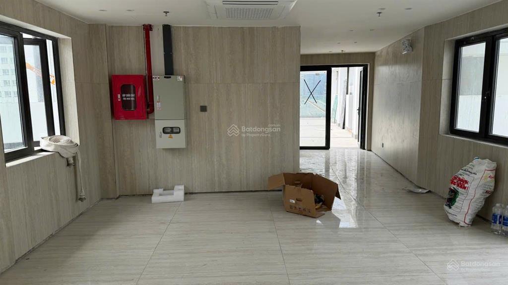 Bán tòa nhà mt 33b33c nguyễn hữu cảnh, 10x30m, nở hậu 33m, 540m², 1 hầm, 7 tầng, 280 tỷ