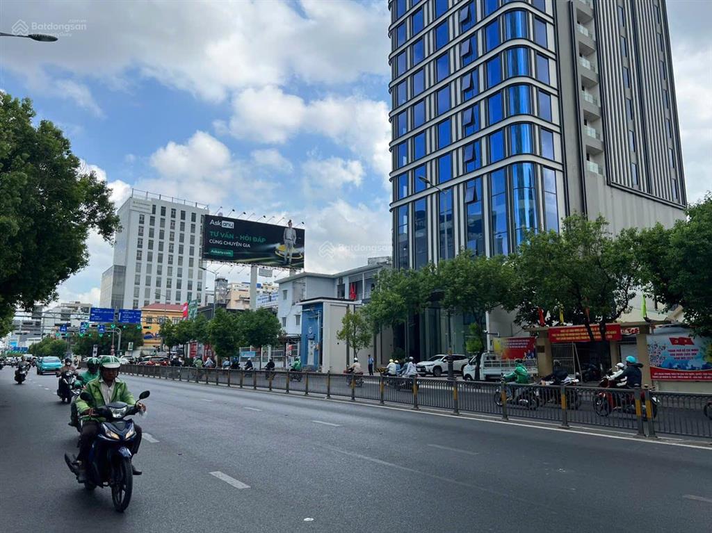 Bán toà nhà mt 22a nguyễn văn trỗi, 22x28, cn 835m2, 2 hầm, 15 tầng, 1800 tỷ