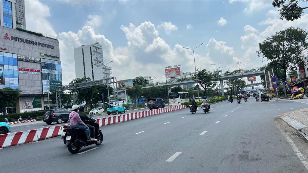 Bán tòa nhà mt 567 điện biên phủ, 13x44m, 568m2, cn 330m2, 2 hầm, 12 tầng, 350 tỷ