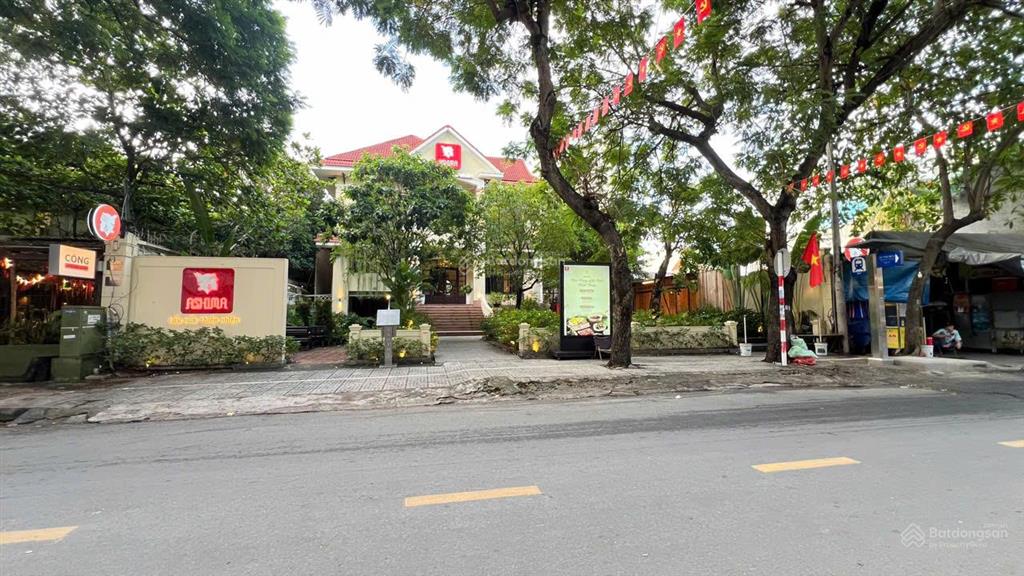 Bán nhà mt 93 xuân thủy, 20x45, 900m2, 260m2 thổ cư, 1 hầm, 3 tầng, 402 tỷ