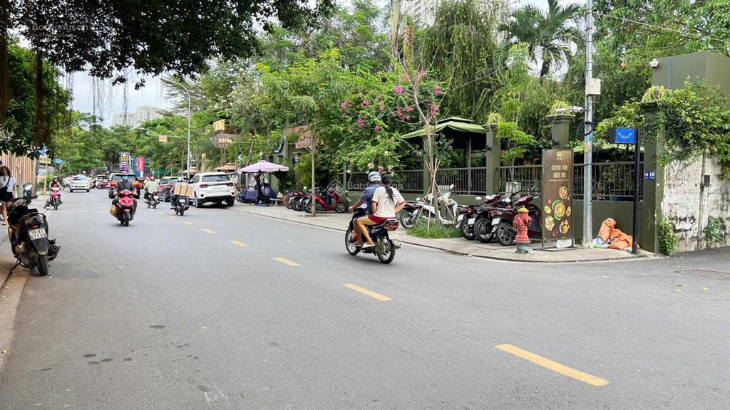Bán nhà góc 2mt 48 xuân thủy, 22x56, 1404m², 814m² thổ cư, 580 tỷ