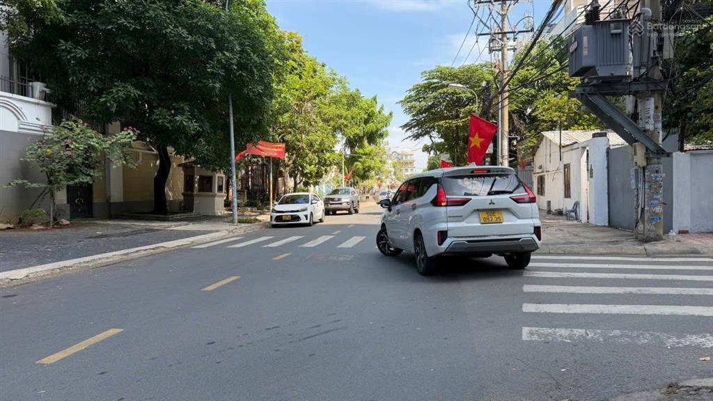 Bán đất mt 7 giang văn minh, 12x20m, 240m2, gần vincom thảo điền, 66 tỷ