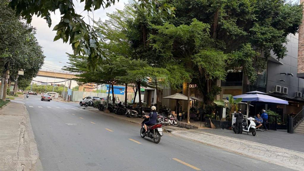 Bán đất mt 7 giang văn minh, 12x20m, 240m2, gần vincom thảo điền, 66 tỷ