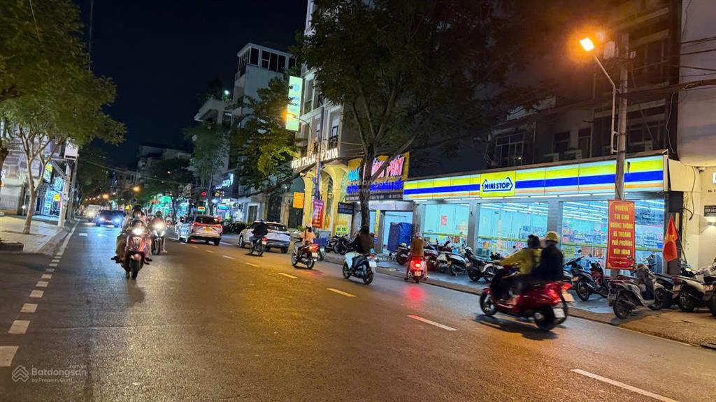 Bán tầng thương mại chung cưu harmona, 21 trương công định, 2015m2, 180 tỷ