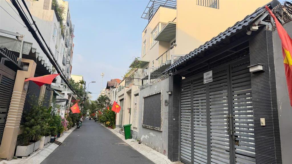 Bán nhà làng báo chí nguyễn văn hưởng, thảo điền, 10x11, 3 tầng, 31 tỷ