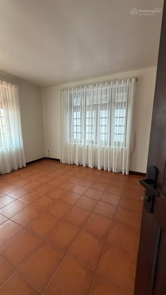 Cho thuê nhà 2mt hẻm 8m đường quốc hương, 18x18, 300m², 2 lầu, 5pn, 125 triệu/tháng
