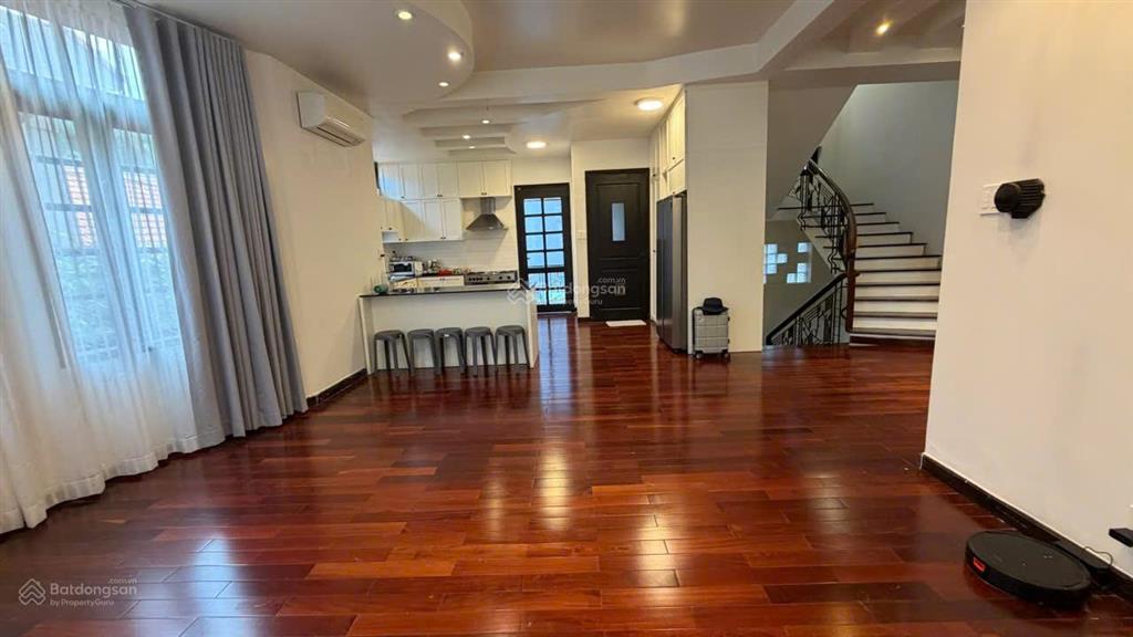 Cho thuê nhà 2mt hẻm 8m đường quốc hương, 18x18, 300m², 2 lầu, 5pn, 125 triệu/tháng